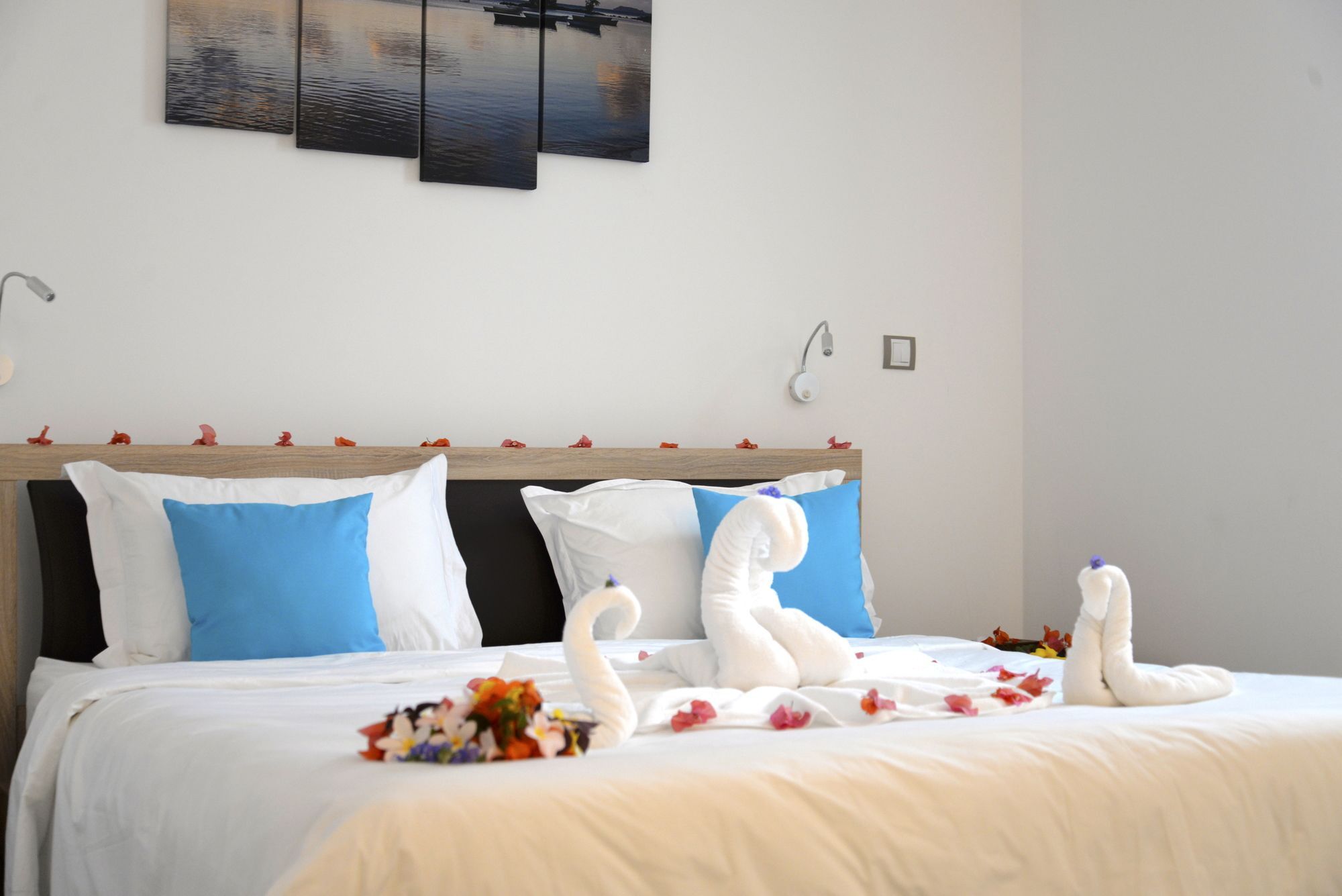 Toparadis Hotel